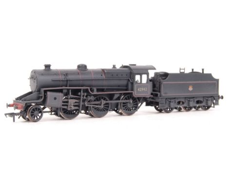 A Bachmann model rail 00 gauge railway trainset locomotive 32-179 BR Early Emblem loco 42942 - Weathered. With tender. Unboxe
