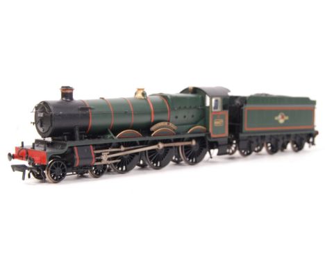 A Bachmann Branch Line 00 gauge model rail railway trainset locomotive 32-001 ' Cnyngham Hall ' 6937 loco. Green, with tender