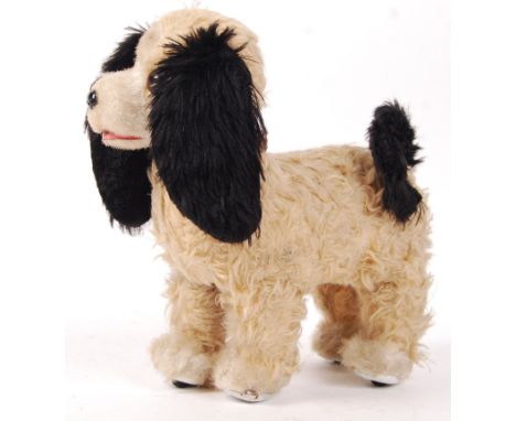 An original vintage 1960's / 1970's tinplate battery operated dog. Marked to base ' Made In Japan .' Takes 3x batteries (9V &