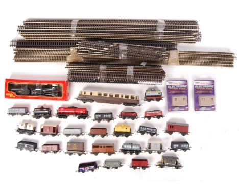 A collection of assorted model railway 00 gauge trainset rolling stock wagons / carriages and related accessories. Comprising