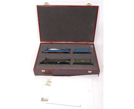 A superb rare Bachmann Branch Line 00 gauge railway trainset locomotive twin pack 4468 / 60022 ' Mallard ' presentation set. 