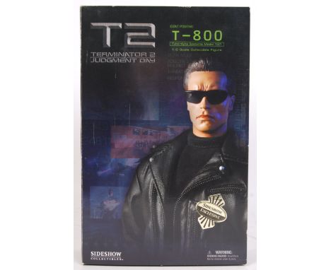 A Sideshow Collectibles 1:6 scale action figure ' T - 800 ' from ' T2 : Terminator 2 ' 12" action figure. Contents appear min