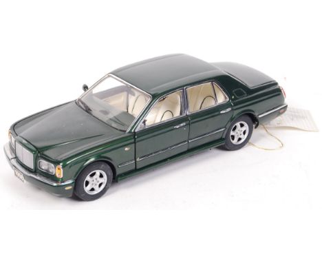 A rare highly detailed Franklin Mint 1:24 scale diecast model ' Bentley Arnage&nbsp; '. Green. Appears mint (missing one wing