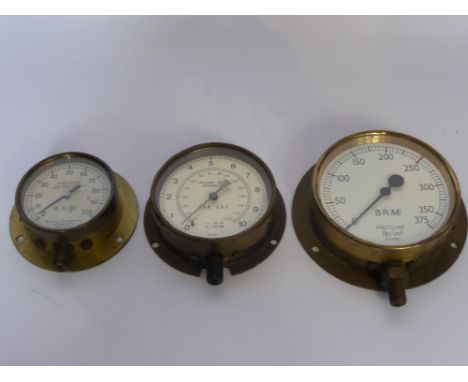 Three Pressure Gauges, BR-W, BR-M, SAR (South African Railways) together with a  BR-M railway lamp. 
