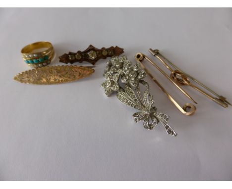 A Collection of Miscellaneous Jewellery, including brooches, ring etc. 