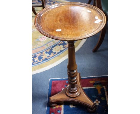 A VICTORIAN MAHOGANY TRIPOD TABLE with dish top, 37cm diameter