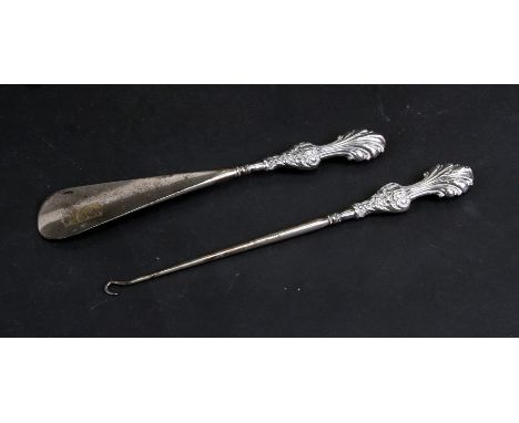 An Edwardian silver handled button hook; together with a similar shoe horn, Birmingham 1902 (2).