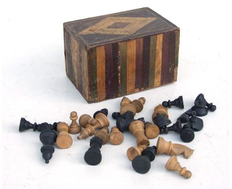 An antique straw work box containing a part chess set, 17cms 96.75ins) wide.