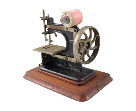 A vintage "Baby" toy / diminutive sewing machine, 13 cm x 20 cm x 17 cm