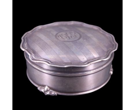A George V silver jewellery / trinket box, the hinged lid decorated with banded engraving centred by a cartouche, A &amp; J Z
