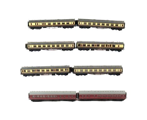 Sixteen Bachmann EM gauge model railway carriages