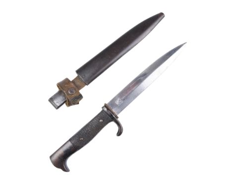An Imperial German commercial variant trench knife, having a "bird's head" pommel and checkered wooden grip scales, 27 cm in 