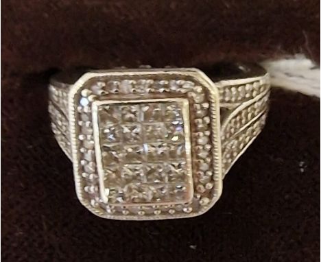 9CT GOLD DIAMOND RING - APPROX 1 CT - RING SIZE N 7.6 GRAMS APPROX