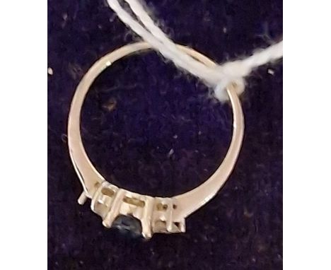 18CT GOLD DIAMOND &amp; SAPPHIRE RING SIZE K A/F