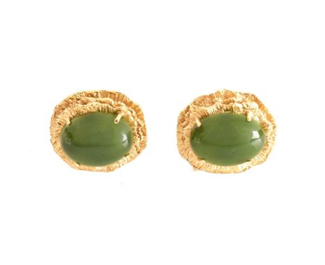 Vintage Cabochon Spinach Jade and 14 Karat Yellow Gold Cufflinks. Stamped 14K. Measure 7/7" x 3/4". Approx. weight: 15.7 gram