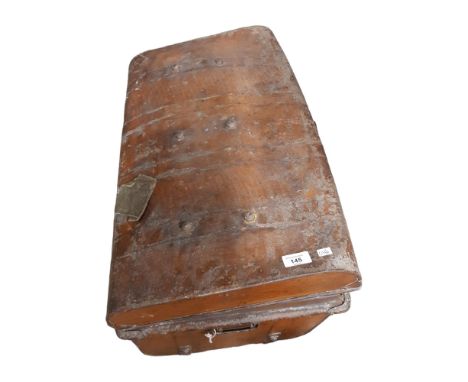 TIN TRUNK TO CONTAIN PRINTS 