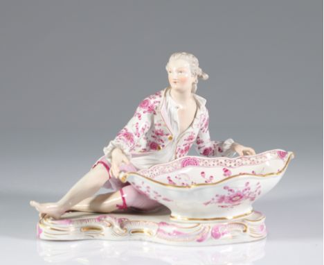  Meissen porcelain character supporting a 19th mark cup with crossed swords - Sizes: H 180mm L 300mm - Weight (K): 2kg - Cond