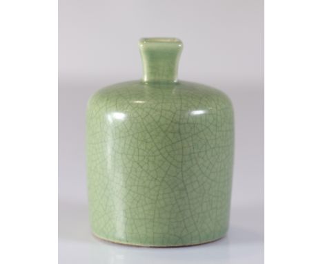  Cracked vase chain on green background Qing period - Sizes: H 130mm D 95mm - Weight (K): 0,544kg - Condition: at first sight