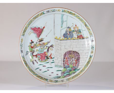  18th century porcelain dish decorated with a battle scene - Sizes: D 355mm H 63mm - Weight (K): 1,29kg - Condition: at first