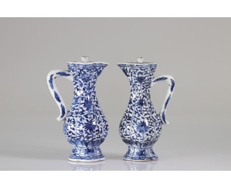  China pair of blanc bleu jug 18th - Sizes: H: 150 mm L: 80 mm - Weight (K): 0,477kg - Condition: After verification - normal