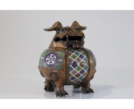 China - Fo dog cloisonne incense burner - Qing period - Sizes: H 230 mm L 180 mm - Weight (K): 2,6kg - Condition: After veri