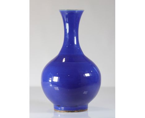  China blue powdered porcelain vase Qing period - Sizes: H 390mm L 220mm - Weight (K): 3,2kg - Condition: at first sight - go