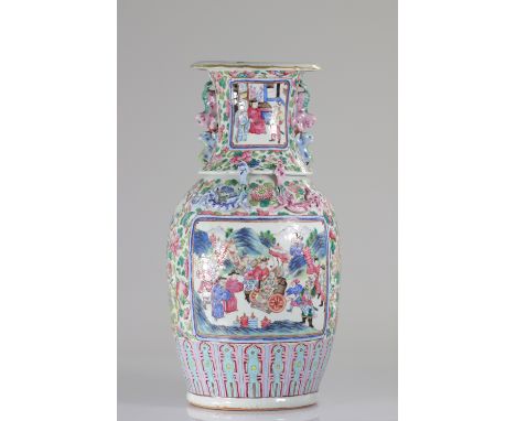  China porcelain vase of the rose family decor of characters - Sizes: H: 440 mm L: 220 mm - Weight (K): 3,6kg - Condition: Af