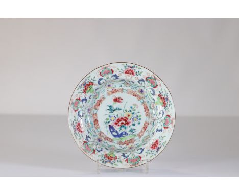  18th century famille rose plate decorated with flowers - Sizes: H 48mm D 225mm - Weight (K): 0,385kg - Condition: at first s