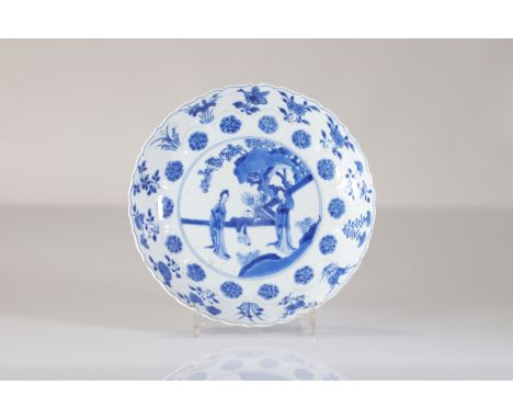  Blanc-bleu plate 18th century garden scene Kangxi mark and period - Sizes: D 22mm H43mm - Weight (K): 0,39kg - Condition: at