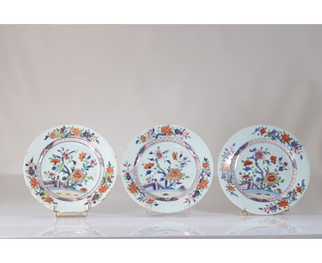  Plates (3) china 18th - Sizes: D 230mm - Weight (K): 0,98kg - Condition: at first sight - blows and hairlinelines 