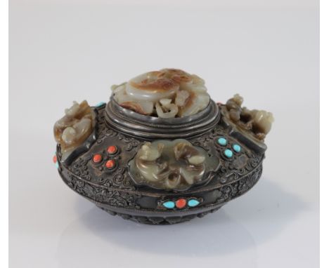  China Tibet box in agent and jades inlaid with coral and turquoise XIX - Sizes: H 120MM D 150MM - Weight (K): 0,987kg - Cond