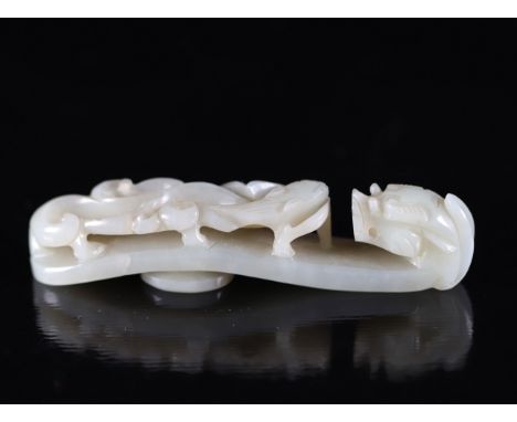  China jade fibula - Sizes: H 20mm L 95mm - Weight (K): 0,043kg - Condition: at first sight - good condition - no restoration