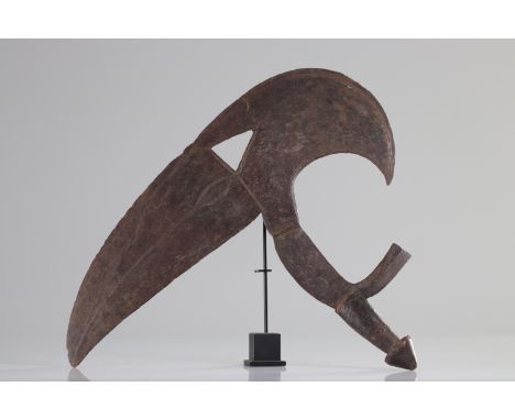  KOTA Gabon throwing knife In the shape of a bird's head - Sizes: H:350 mm L: 440 mmÂ² - Weight (K): 0,78kg - Condition: Afte