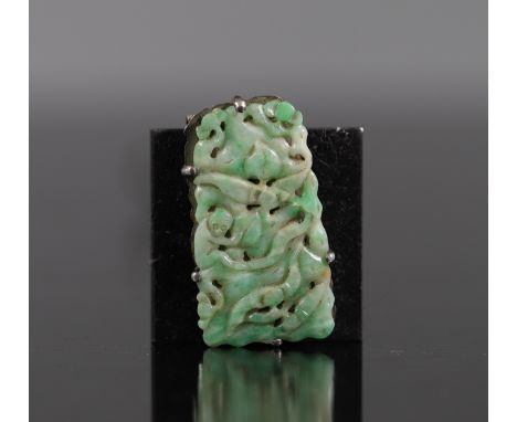  China jade pendant French setting in platinum - Sizes: H 45mm L 20mm - Weight (K): 0,023kg - Condition: at first sight - goo