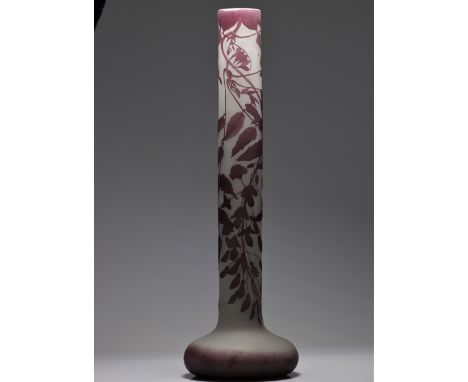  Emile Galle Imposing vase decorated with wisteria - Sizes: H 750mm L 240 mm - Weight (K): 7,3kg - Condition: at first sight 