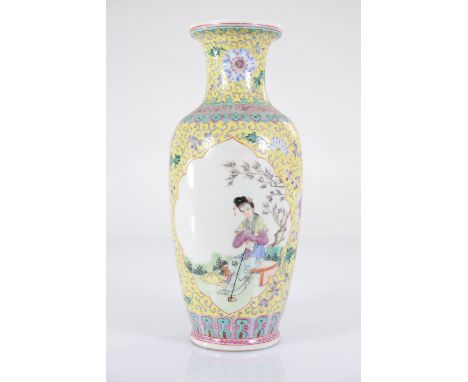  China - porcelain vase - republic period - 20th - Sizes: h 240mm d 110mm - Weight (K): 0,49kg - Condition: at first sight - 