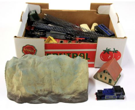 A quantity of 00 gauge model railway items.