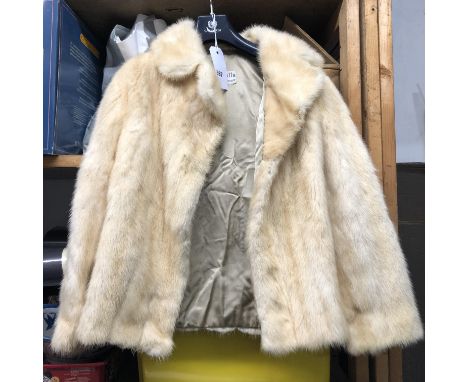LIGHT CHINCHILLA FUR JACKET/COAT