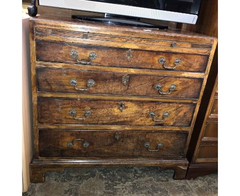 MID 18TH CENTURY MAHOGANY CROSSBANDED CADDY TOP CHEST FITTED WITH A BRUSHING SLIDE OVER FOUR GRADUATED DRAWERS ON BRACKET FEE