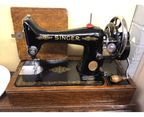 VINTAGE SINGER CASED SEWING MACHINE