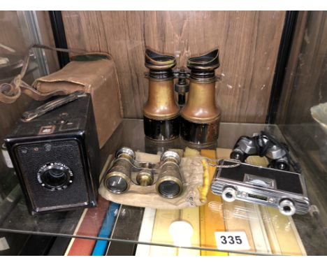 BOX BROWNIE CAMERA, POCKET BINOCULARS, VINTAGE BINOCULARS AND A PAIR OF EQUESTRIAN HUNT LADIES BINOCULARS/FIELD GLASSES