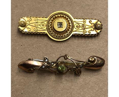 VICTORIAN 15CT GOLD ETRUSCAN REVIVAL BAR BROOCH  AND A 9CT ROSE GOLD SEA PEARL AND PERIDOT BROOCH 6G APPROX.