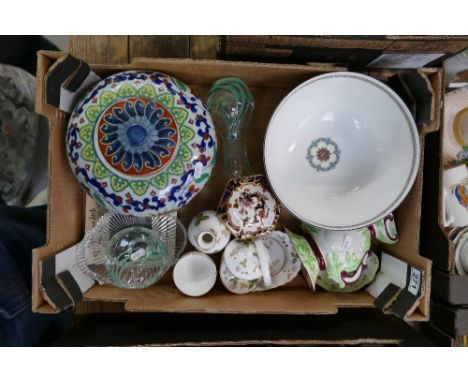 A mixed collection of items to include Wedgwood Florentine turquoise large salad bowl, Wild Strawberry vases, Posie baskets, 