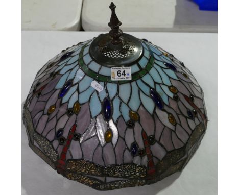 Tiffany style jeweled table lamp with dragon fly decoration (width 40cm)