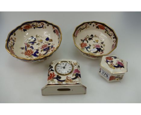 A collection of Masons blue mandalay items to include bowls, trinket box and mantle clock (4)