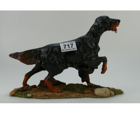 Un marked Royal Doulton Gordon Setter on ceramic base. 