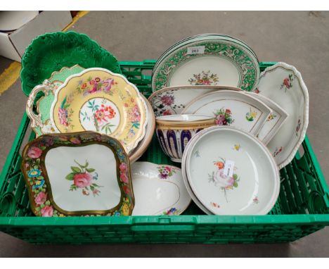 Box of Victorian collectable cabinet plates to include Wedgewood green leaf plate etc. 