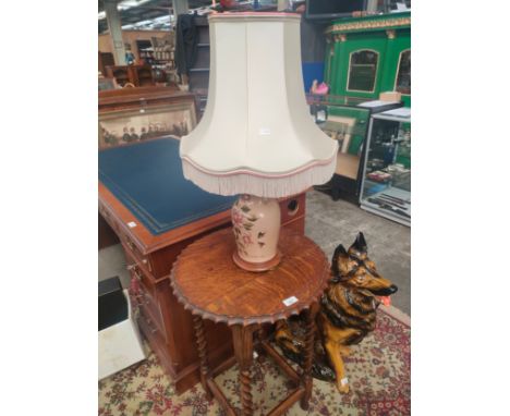 Early 1900s barley twist table together with table lamp 