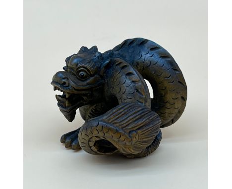 Japanese hand carved netsuke sculpture of a dragon, Unsigned. [4cm in length] 
