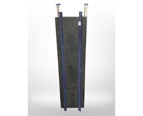 An aluminium decorator's ladder and platform